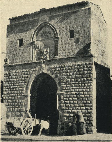 Сульмона. Ворота Старого города. Двери и порталы в итальянской архитектуре