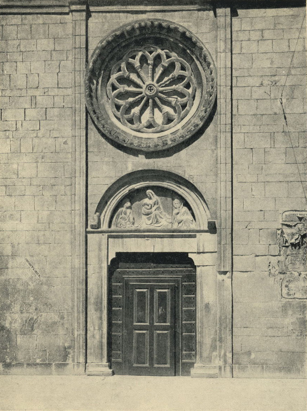 Аквила. Церковь Санта Мария Ди Ройо. Двери и порталы в итальянской архитектуре