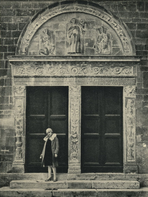 Ассизи. Часовня Сан Бернардино. Двери и порталы в итальянской архитектуре