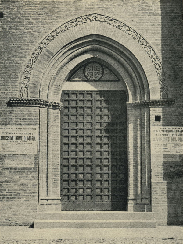 Болонья. Портал бокового нефа церкви Сан Франческо. Двери и порталы в итальянской архитектуре