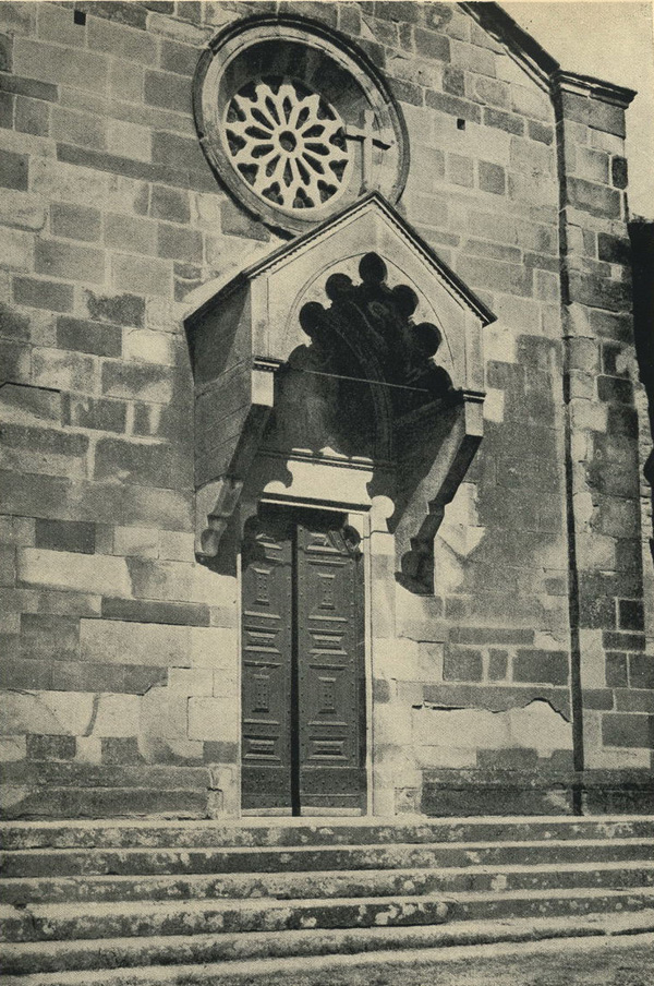 Фиезоле. Церковь Сан Франческо. Двери и порталы в итальянской архитектуре