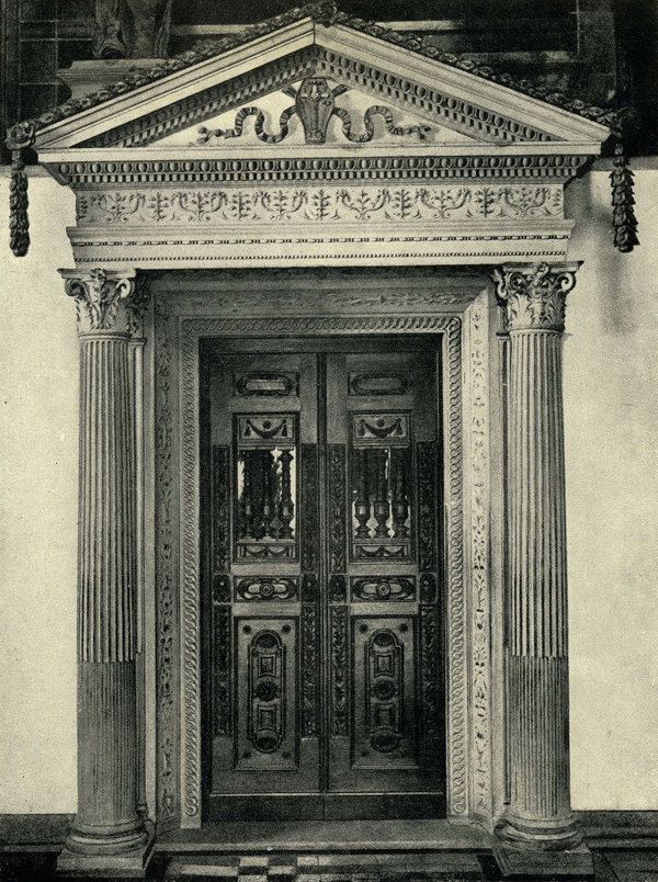 Флоренция. Церковь Сан Лоренцо. Двери и порталы в итальянской архитектуре
