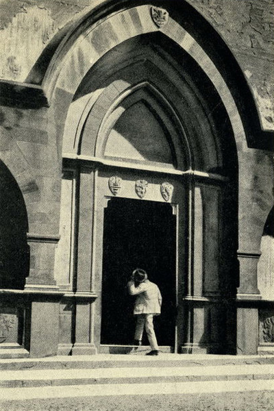 Флоренция. Вход в часовню Строцци. Церковь Санта Мария Новелла. Двери и порталы в итальянской архитектуре