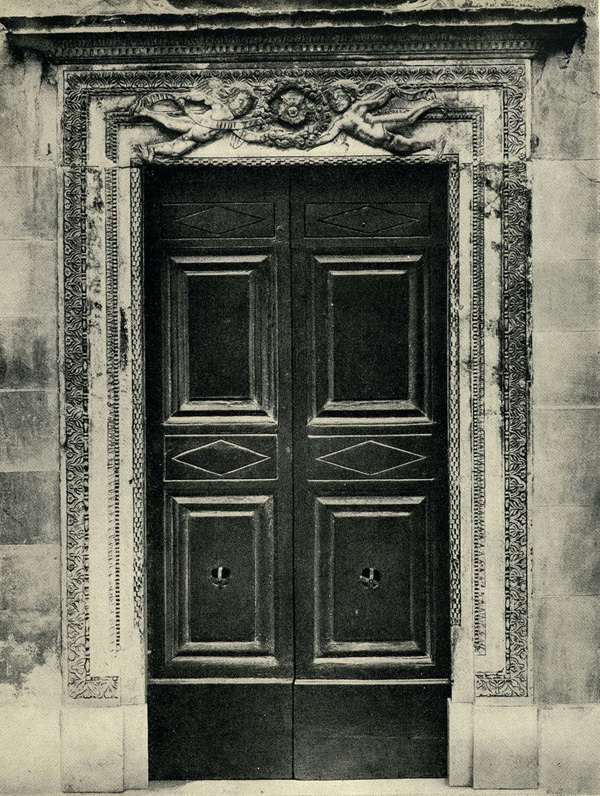Лукка. Церковь Санта Мария Дела Роза. Двери и порталы в итальянской архитектуре