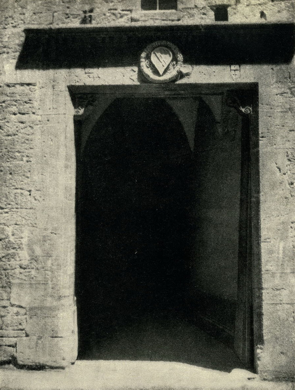 Перуджа. Вход на Виа Бонтемпи. Двери и порталы в итальянской архитектуре