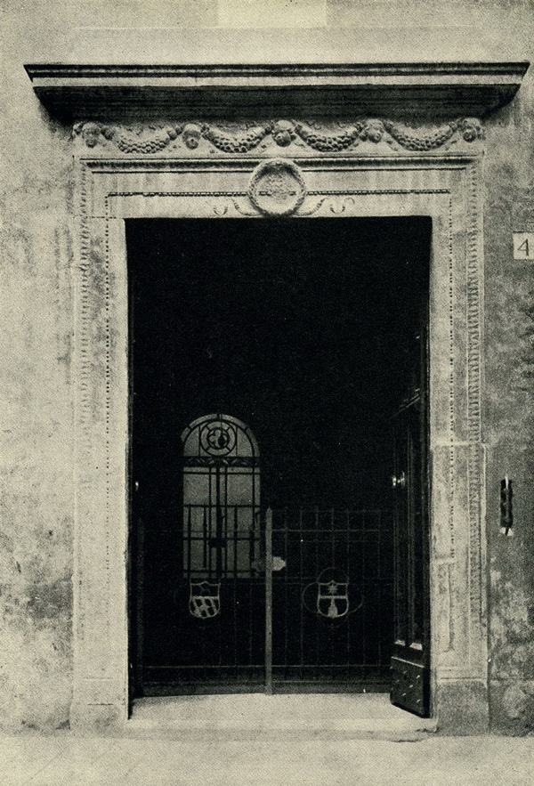 Рим. Дворец Пики. Двери и порталы в итальянской архитектуре