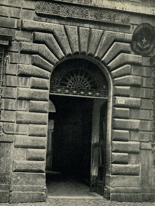 Рим. Дворец Оссоли. Двери и порталы в итальянской архитектуре