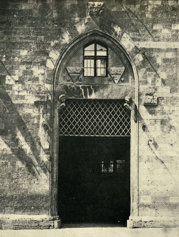 Сиена. Дворец Толомеи. Двери и порталы в итальянской архитектуре