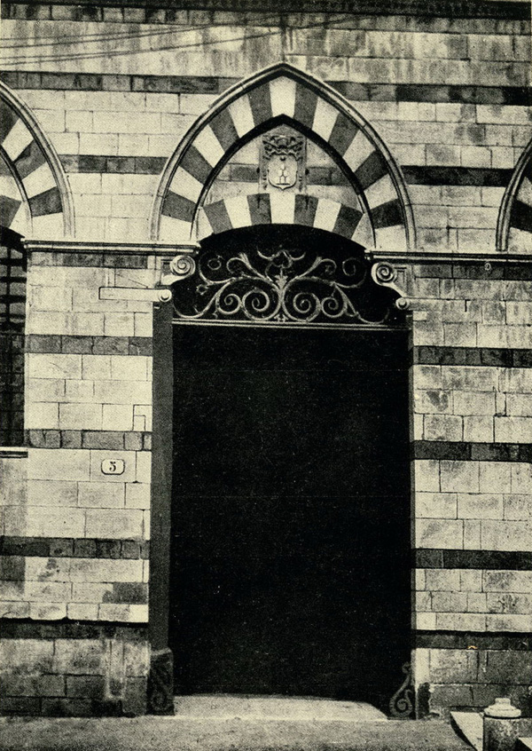 Сиена. Дворец Арчивесковиле. Двери и порталы в итальянской архитектуре