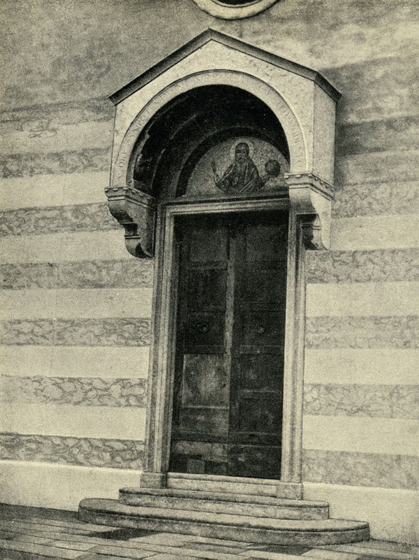 Венеция. Дверной проем часовни Сан Вио. Двери и порталы в итальянской архитектуре