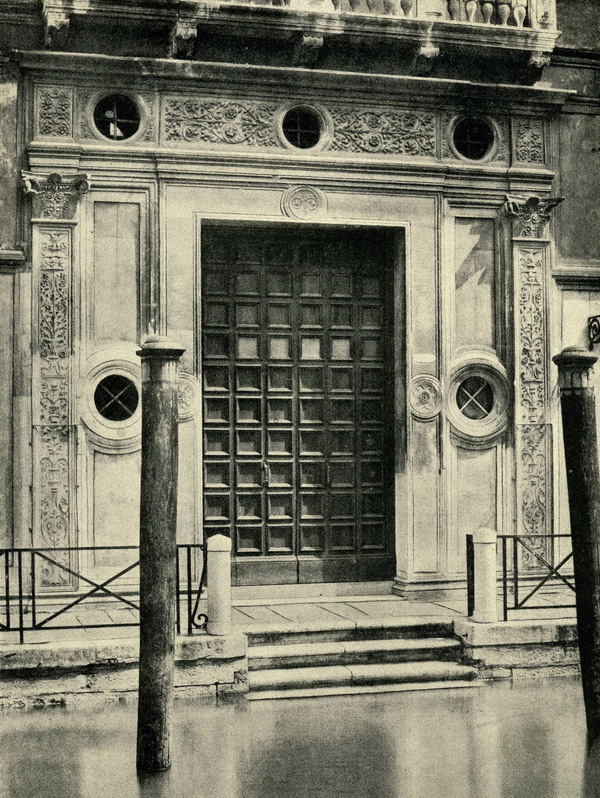 Венеция. Дворец Вендрамин. Двери и порталы в итальянской архитектуре