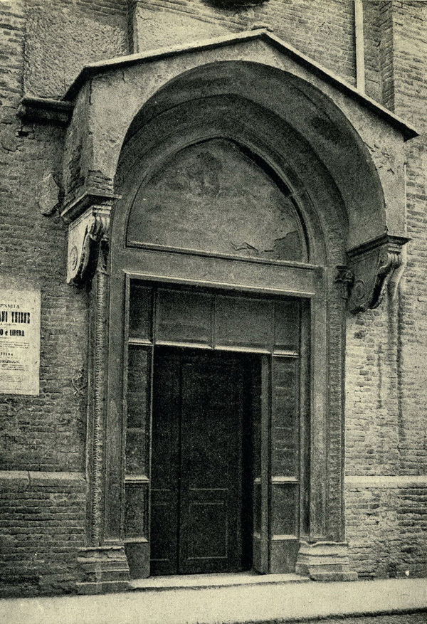 Верона. Боковой вход церкви Сан Томазо. Двери и порталы в итальянской архитектуре