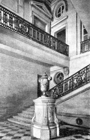 Архитектура Франции. Версаль. Малый Трианон, 1762—1768 гг., Ж. А. Габриэль: интерьер, лестница