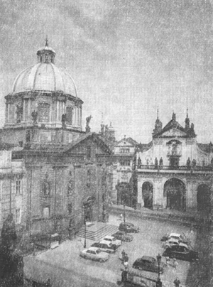 Архитектура Чехии: Прага. Церкви св. Франциска (слева) и Спасителя на Кржижовницкой площади