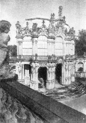 Архитектура Германии: Дрезден. Цвингер, М. Д. Пёппельманн: 1 — овальный (лестничный) павильон и галерея