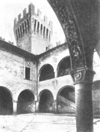 Архитектура эпохи Возрождения в Италии: Замок Мальпага, близ Бергамо: двор, третья четверть XV в.
