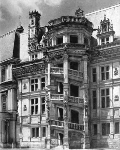 Архитектура Франции эпохи Возрождения: Замок Франциска I в Блуа, 1515—1524 гг. Фрагмент дворцового фасада