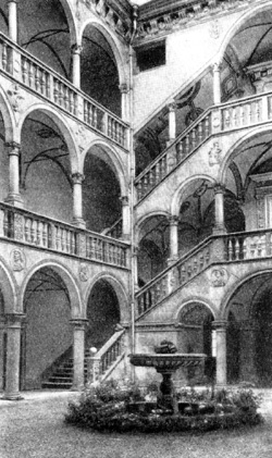 Архитектура Австрии эпохи Возрождения: Шпитталь на Драве. Замок Порчиа. Двор, начат в 1527 г.