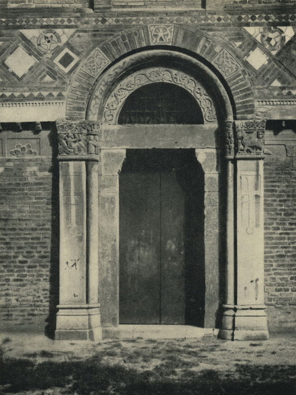 Болонья. Главный вход церкви Сан Стефано. Двери и порталы в итальянской архитектуре