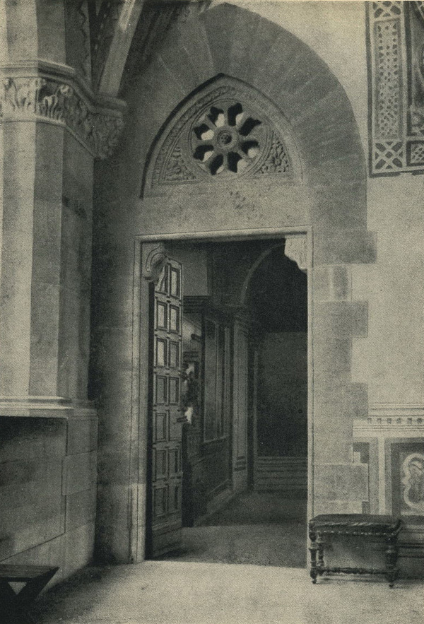 Флоренция. Дверной проем на балконе. Барджелло. Двери и порталы в итальянской архитектуре