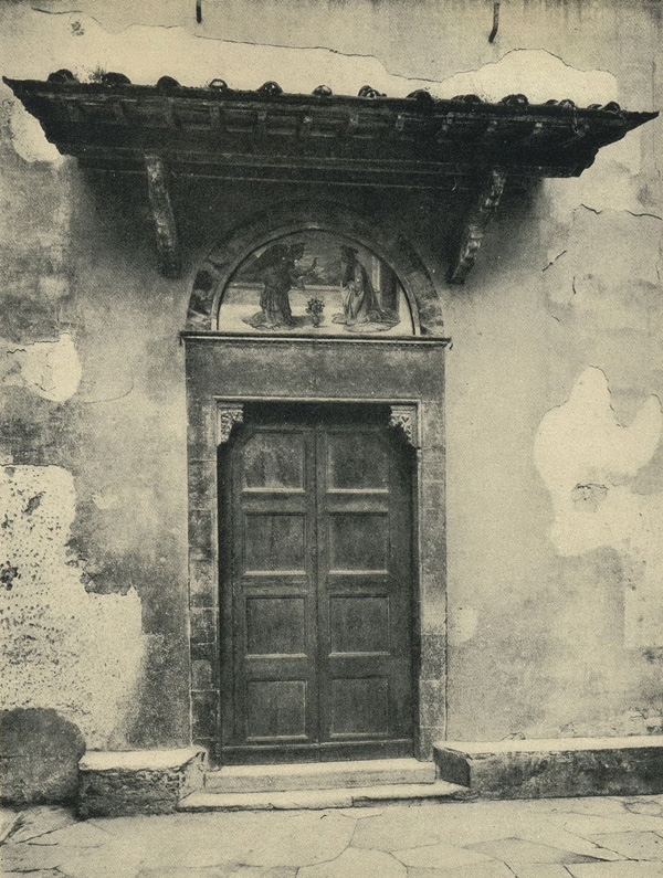 Флоренция. Дверной проем церкви в Орбетелло. Двери и порталы в итальянской архитектуре