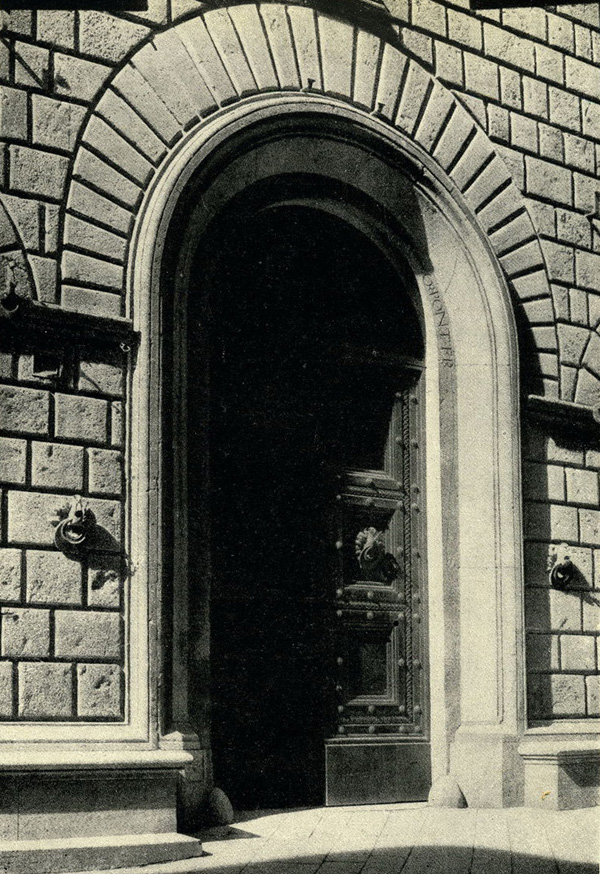 Сиена. Дворец Пиколомини. Двери и порталы в итальянской архитектуре