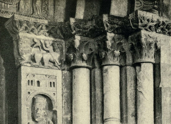 Торе Де-Пассери. Церковь Сан Клементе Ди Казауриа. Двери и порталы в итальянской архитектуре