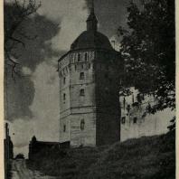 7. Троице-Сергиева Лавра. Плотничья башня на северозападном углу монастыря. Бойницы растесаны в окна.